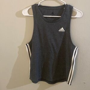 Adidas Sports top Size Mediam Color Gray.